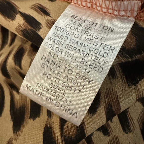 Umgee long sleeve animal print shirt orange v neck SZ L - Picture 6 of 6